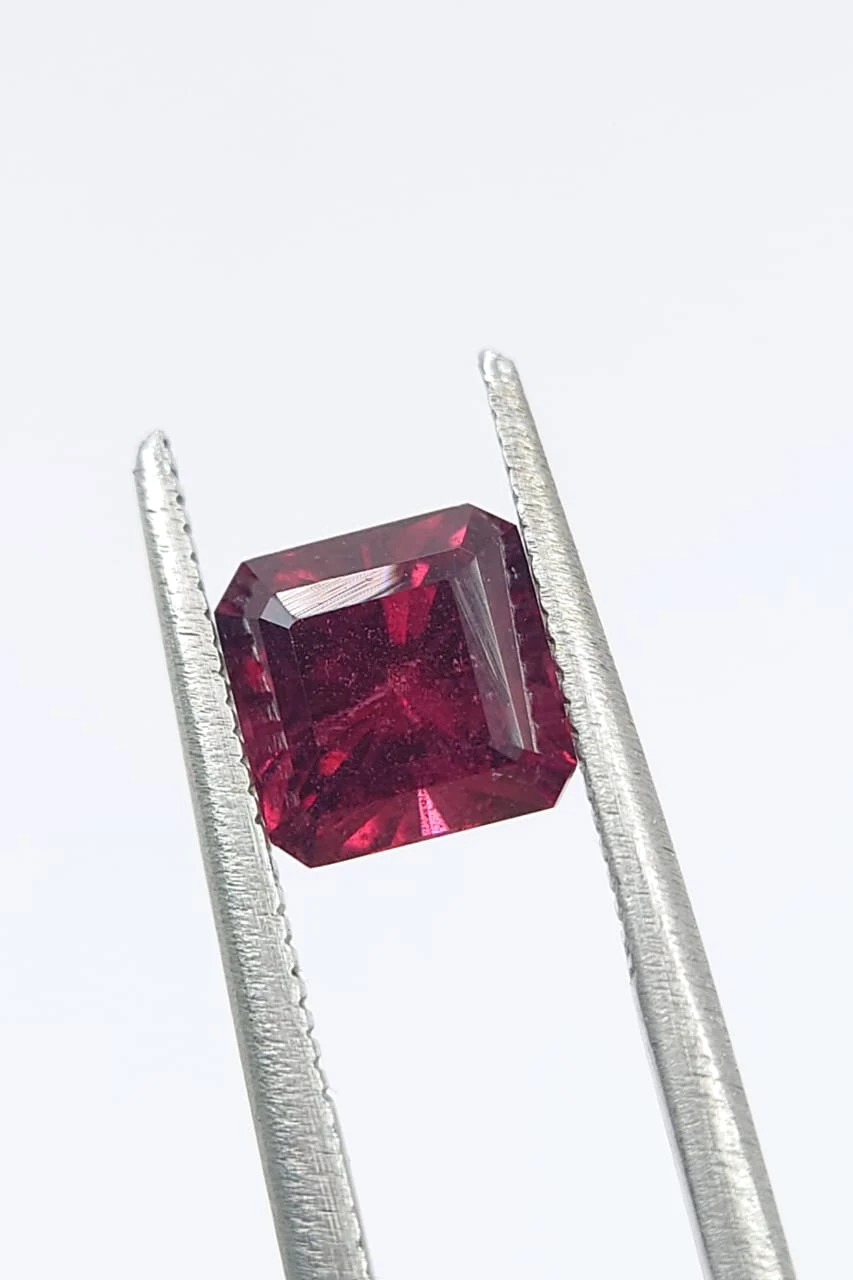 1.77ct Natural Rhodolite Garnet Loose Gemstone From Tanzania — view 2